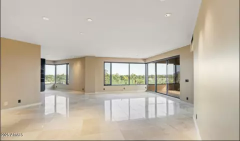 Living - 1040 E Osborn Rd #501, Phoenix, AZ 85014 photo 5 of 8