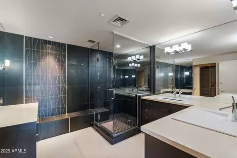 Bath - 1040 E Osborn Rd #501, Phoenix, AZ 85014 photo 2 of 3