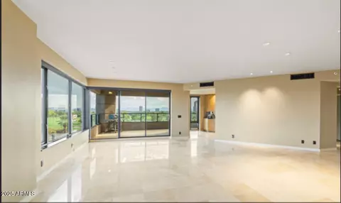 Living - 1040 E Osborn Rd #501, Phoenix, AZ 85014 photo 6 of 8