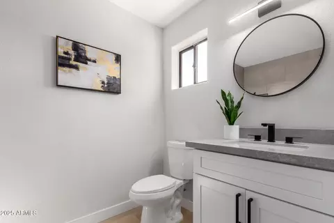Bath - 8846 N 3rd St, Phoenix, AZ 85020 photo 2 of 2