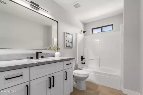 Bath - 8846 N 3rd St, Phoenix, AZ 85020 photo 1 of 2