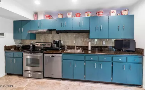 Kitchen - 3351 N 6th Ave, Phoenix, AZ 85013 photo 2 of 4