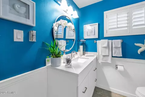 Bath - 3351 N 6th Ave, Phoenix, AZ 85013 photo 2 of 2