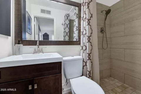 Bath - 3351 N 6th Ave, Phoenix, AZ 85013 photo 1 of 2