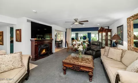 Living - 3351 N 6th Ave, Phoenix, AZ 85013 photo 2 of 4