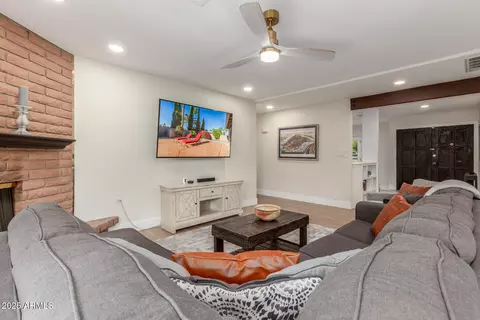 2402 E Cinnabar Ave, Phoenix, AZ 85028 photo 8
