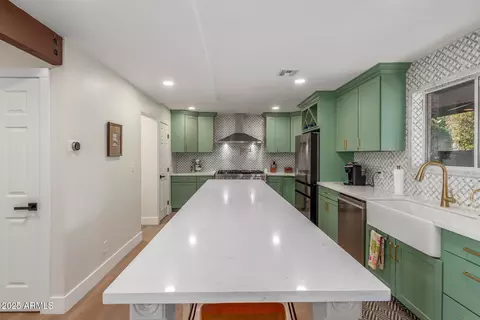 2402 E Cinnabar Ave, Phoenix, AZ 85028 photo 3