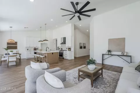 7144 E Lakeview Ave, Mesa, AZ 85209