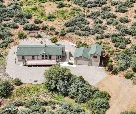 490 S Hideaway Dr, Dewey, AZ 86327