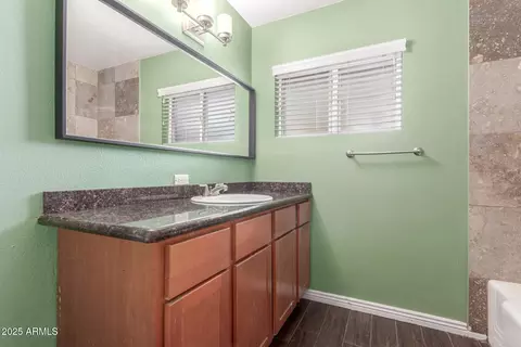 Bath - 2938 N 18th Ave, Phoenix, AZ 85015 photo 3 of 3