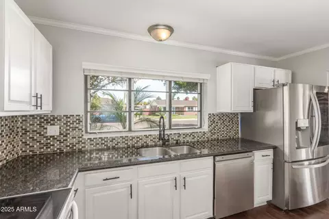 Kitchen - 2938 N 18th Ave, Phoenix, AZ 85015 photo 1 of 3