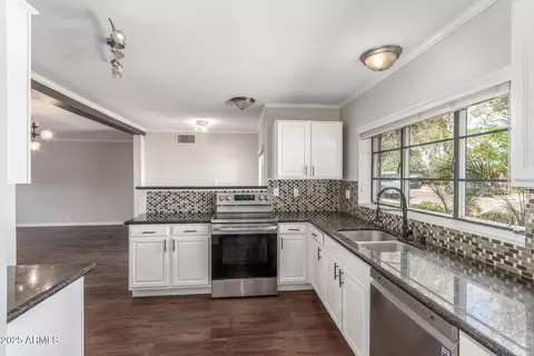 Kitchen - 2938 N 18th Ave, Phoenix, AZ 85015 photo 3 of 3