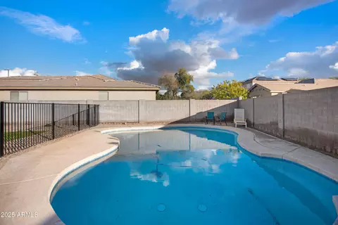 Exterior - 4221 S Fireside Ct, Gilbert, AZ 85297 photo 4 of 7