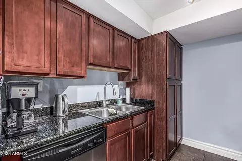 Kitchen - 3825 E Camelback Rd #152, Phoenix, AZ 85018 photo 2 of 3