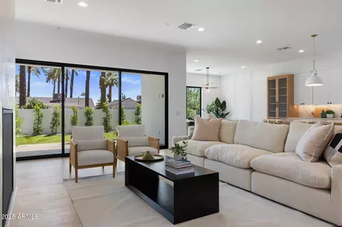 4301 E Sells Dr, Phoenix, AZ 85018 photo 4