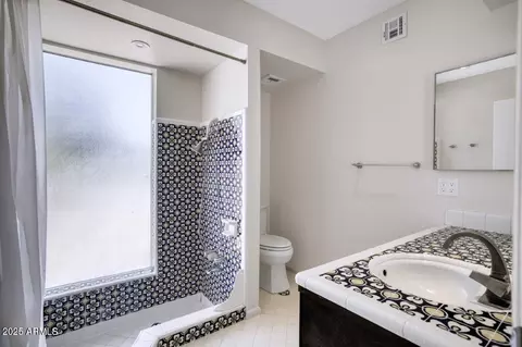 Bath - 4032 E Cannon Dr, Phoenix, AZ 85028 photo 1 of 2
