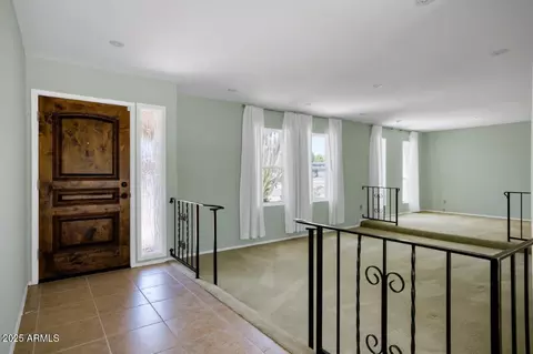 Living - 4032 E Cannon Dr, Phoenix, AZ 85028 photo 1 of 3