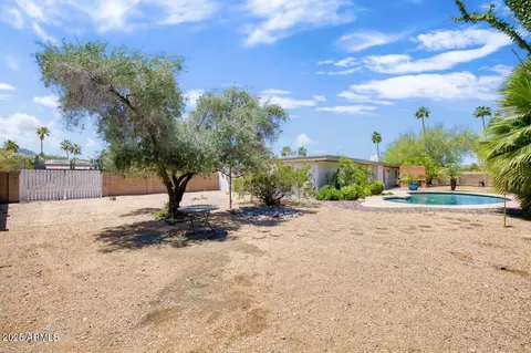 Exterior - 4032 E Cannon Dr, Phoenix, AZ 85028 photo 4 of 6