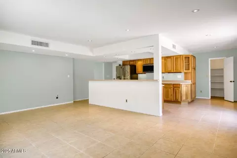Living - 4032 E Cannon Dr, Phoenix, AZ 85028 photo 2 of 3