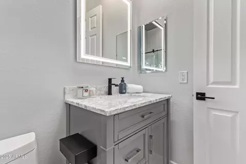 Bath - 4667 E Reins Rd, Gilbert, AZ 85297 photo 6 of 7