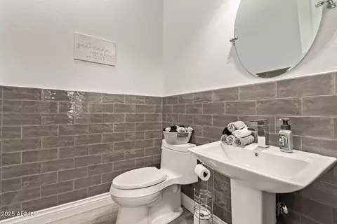 Bath - 4667 E Reins Rd, Gilbert, AZ 85297 photo 1 of 7