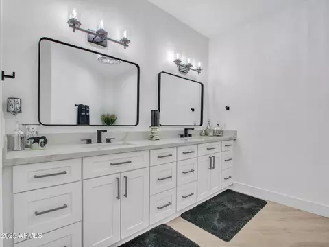 Bath - 3903 E Melody Dr, Phoenix, AZ 85042 photo 8 of 9