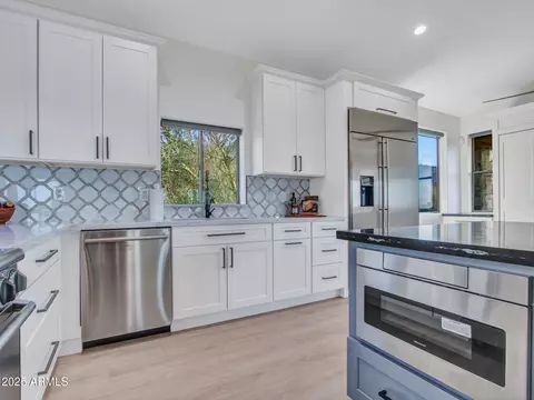 Kitchen - 3903 E Melody Dr, Phoenix, AZ 85042 photo 11 of 14