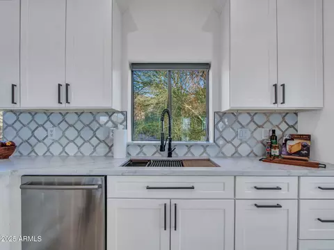 Kitchen - 3903 E Melody Dr, Phoenix, AZ 85042 photo 9 of 14