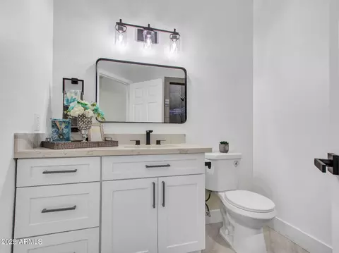 Bath - 3903 E Melody Dr, Phoenix, AZ 85042 photo 2 of 9