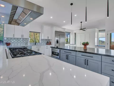 Kitchen - 3903 E Melody Dr, Phoenix, AZ 85042 photo 3 of 14