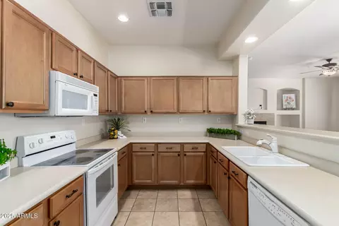 Kitchen - 7445 Eagle Crest Dr #1111, Mesa, AZ 85207 photo 3 of 4