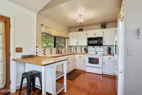 Kitchen - 6869 W Ute Trl, Pine, AZ 85544 photo 1 of 2