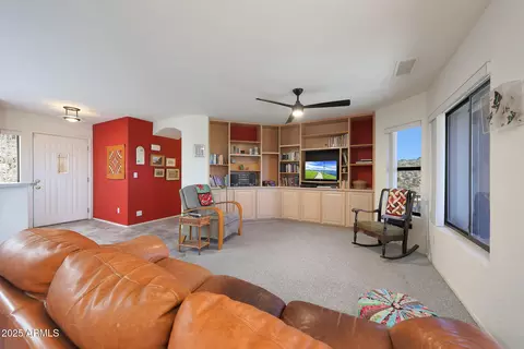 Living - 9932 N 16th Pl E, Phoenix, AZ 85020 photo 2 of 3