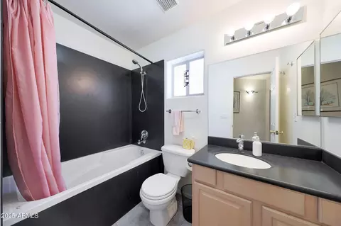 Bath - 9932 N 16th Pl E, Phoenix, AZ 85020 photo 2 of 3