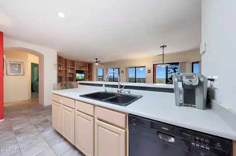 Kitchen - 9932 N 16th Pl E, Phoenix, AZ 85020 photo 3 of 3