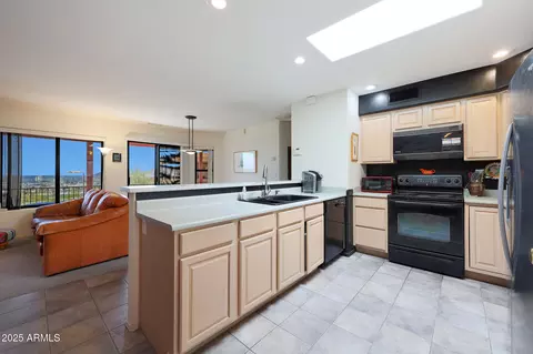 Kitchen - 9932 N 16th Pl E, Phoenix, AZ 85020 photo 1 of 3