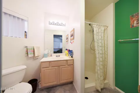 Bath - 9932 N 16th Pl E, Phoenix, AZ 85020 photo 3 of 3