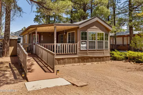 2266 Horse Thief Rd, Overgaard, AZ 85933