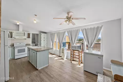 19532 S Lone Ranger Rd, Yucca, AZ 86438