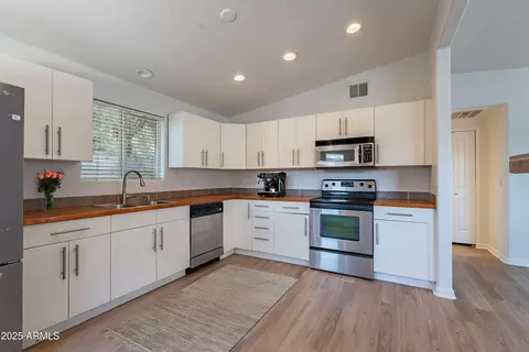 Kitchen - 1219 E Colter St #8, Phoenix, AZ 85014 photo 1 of 2