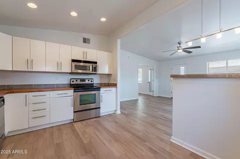 Kitchen - 1219 E Colter St #8, Phoenix, AZ 85014 photo 2 of 2