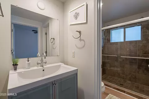 Bath - 1219 E Colter St #8, Phoenix, AZ 85014 photo 1 of 2