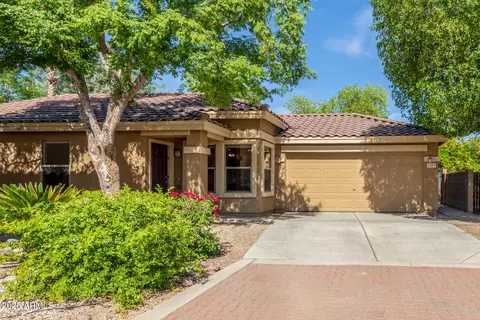 2424 E Peach Tree Dr, Chandler, AZ 85249