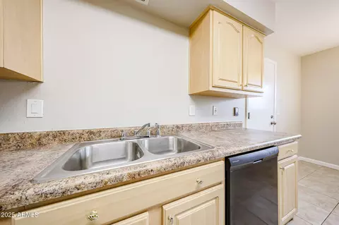Kitchen - 7439 Ed Rice Ave, Mesa, AZ 85208 photo 3 of 4