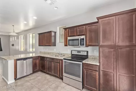 Kitchen - 10331 W Devonshire Ave, Phoenix, AZ 85037 photo 2 of 2