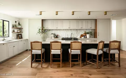 3186 E Stella Ln, Phoenix, AZ 85016 photo 9