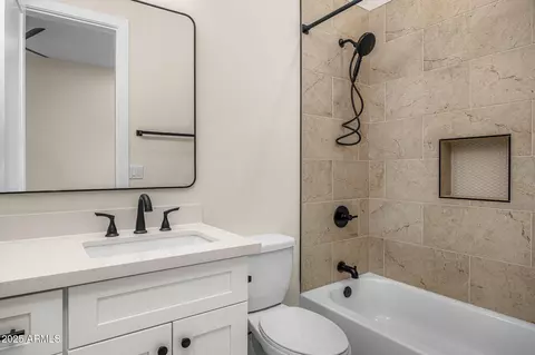 Bath - 4124 E Indianola Ave, Phoenix, AZ 85018 photo 4 of 8