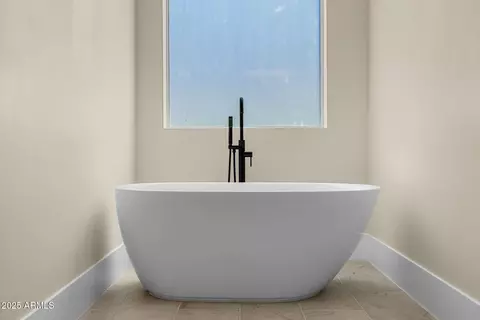 Bath - 4124 E Indianola Ave, Phoenix, AZ 85018 photo 3 of 8