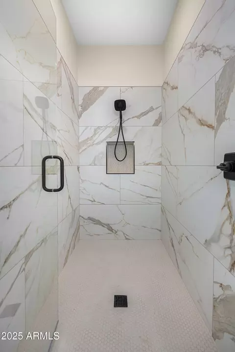 Bath - 4124 E Indianola Ave, Phoenix, AZ 85018 photo 2 of 8