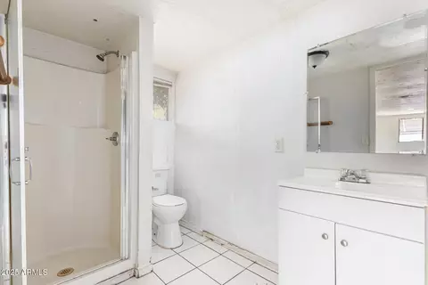 Bath - 2401 N 27th St, Phoenix, AZ 85008 photo 2 of 2
